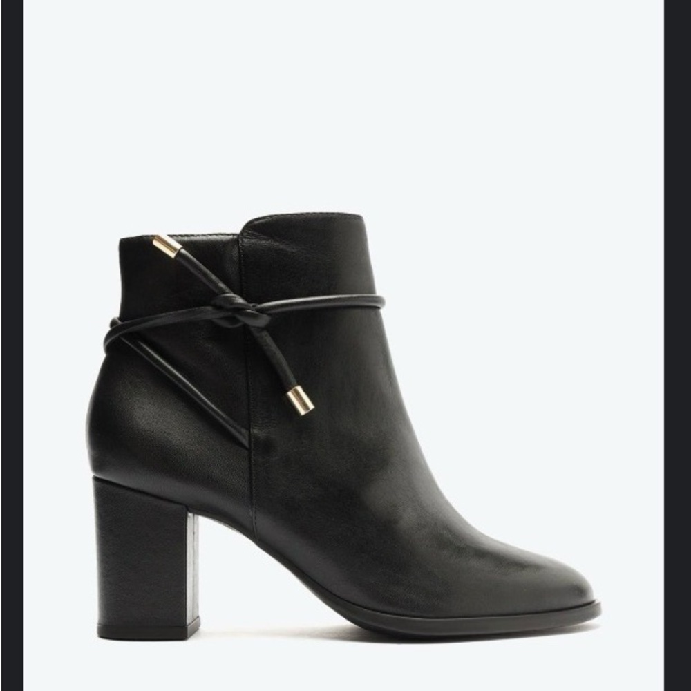 Arezzo Italian Leather Bota Salto Medio Chic Black Ankle Booties w/Knot Detail